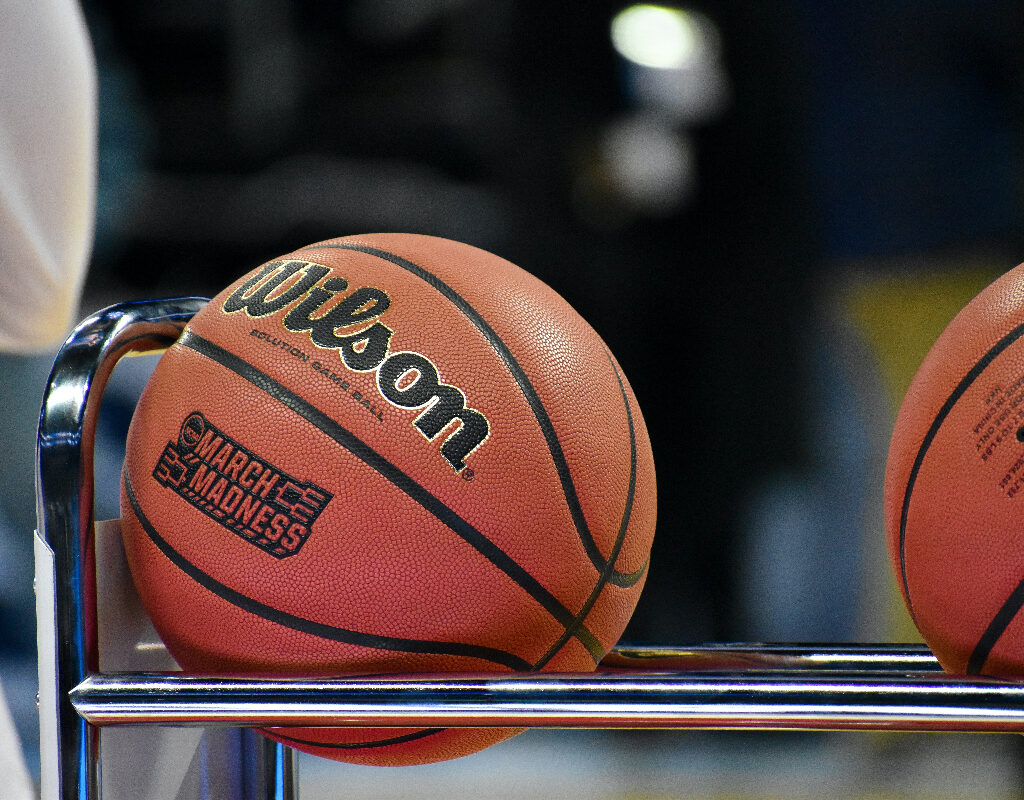 Atheist group files complaint against NCAA basketball coach for ‘proselytizing’