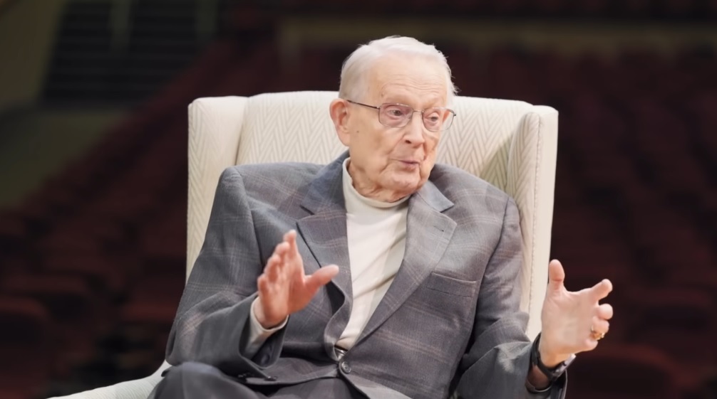 Chuck Swindoll stepping down as senior pastor of Stonebriar Community Church