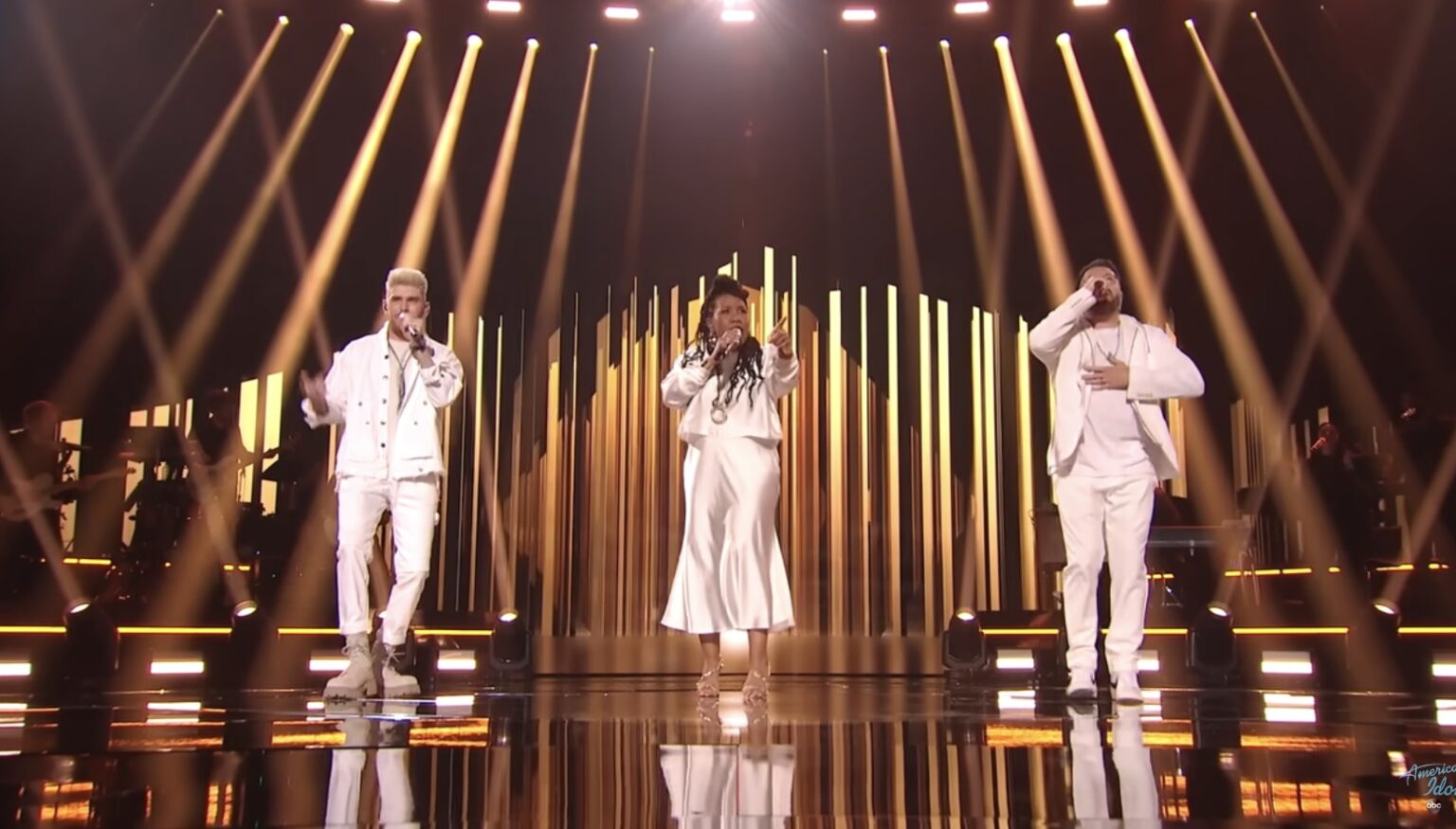 ‘American Idol’ alums pay tribute to Mandisa with performance of ‘Shackles’: ‘Heaven’s gain’