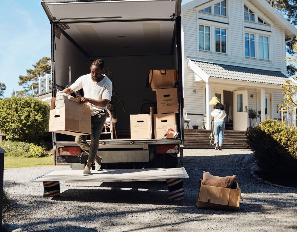 1 in 7 Americans plan to move if their preferred presidential candidate loses: poll