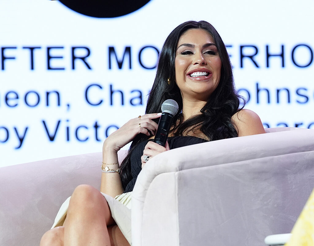 NFL wife shares video of husband reading Proverbs 31 over her, newborn