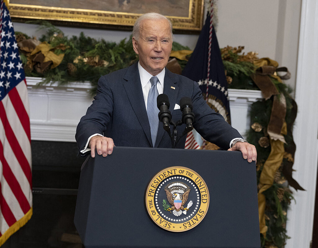 Biden: US monitoring Syrian rebel groups; raises concerns for Americans in Syria