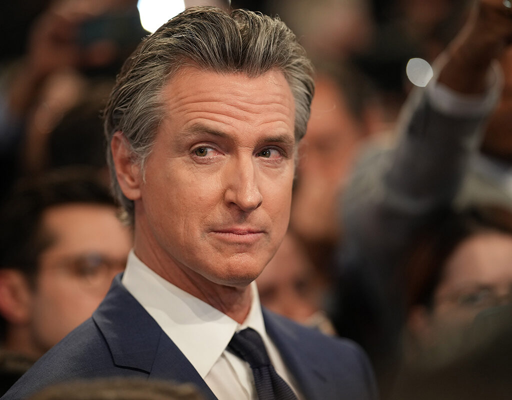 Gov. Newsom faces backlash for pushing Democratic fundraising link in wildfire relief effort