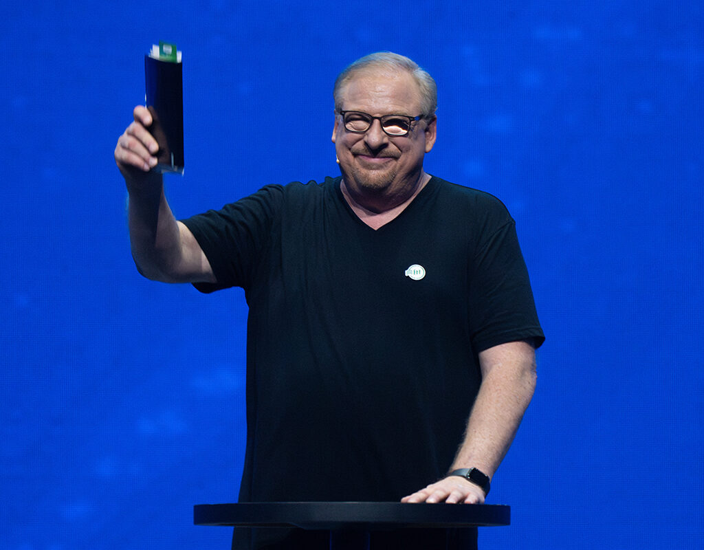 Rick Warren apologizes for political tweet about Crucifixion: ‘I wrote poorly’